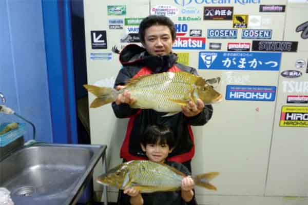 つりぐの米吉・本店:釣人