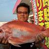 伊礼浩さん。釣場：津堅沖。魚名：ナンバー3.2Kg